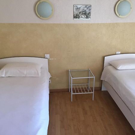 Hotel Le Salagou Clermont-lʼHérault Buitenkant foto